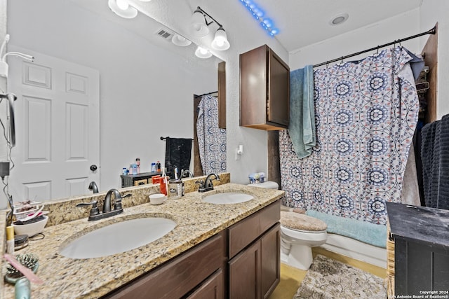 bathroom with a shower with shower curtain, vanity, and toilet