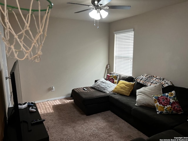 carpeted living room featuring ceiling fan