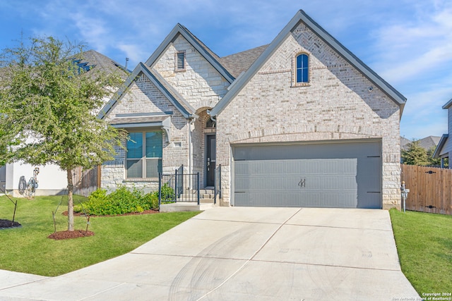 view of front of property featuring a front lawn and a garage