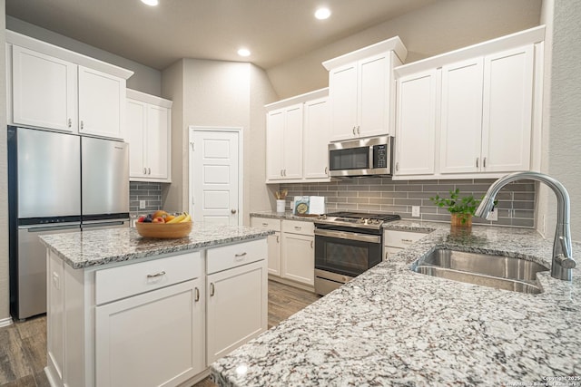2116 Calate Rdg, San Antonio, TX 78253 - kitchen with appliances with stainless steel finishes, a sink, dark wood-style flooring, white cabinets, and recessed lighting
