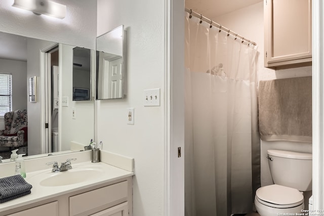 bathroom with a shower with curtain, vanity, and toilet