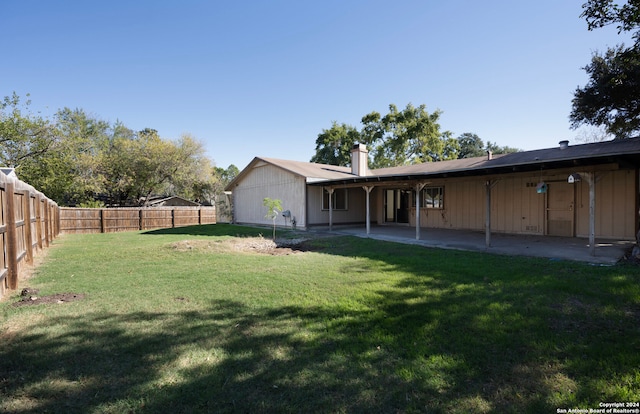 view of yard featuring a patio area