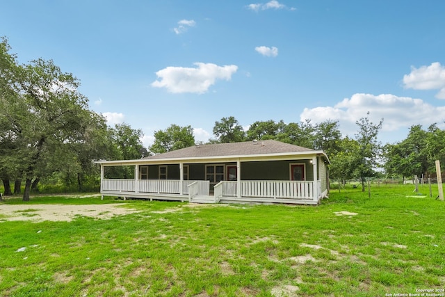 view of front of house featuring covered porch and a front lawn