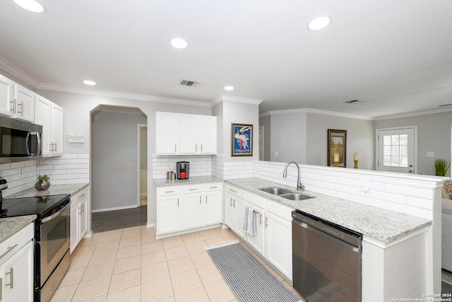 kitchen with kitchen peninsula, sink, stainless steel appliances, and ornamental molding