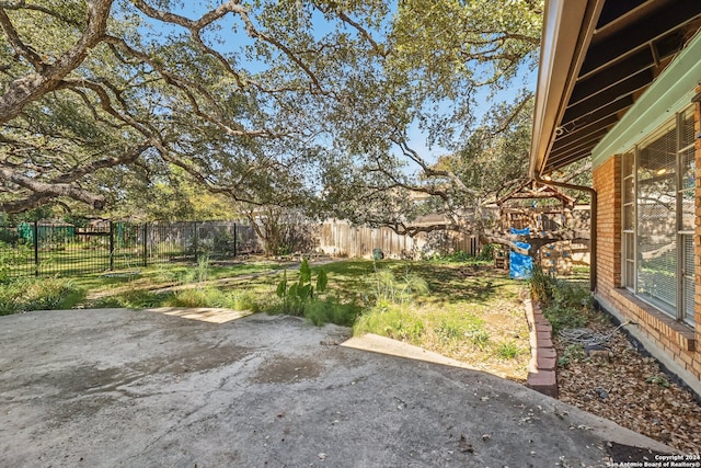 view of yard with a patio