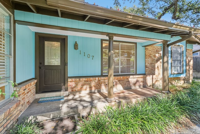 property entrance featuring covered porch