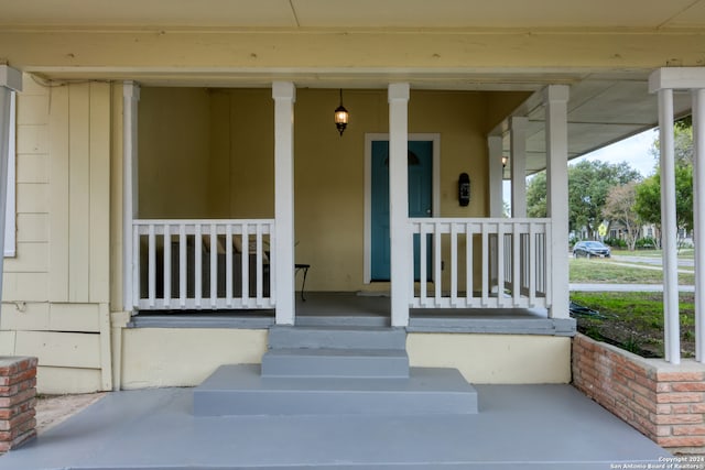 doorway to property with covered porch