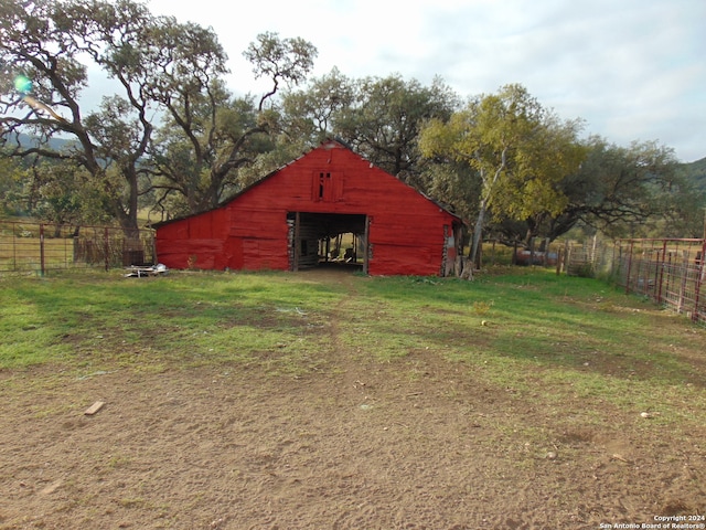 view of outdoor structure with a yard