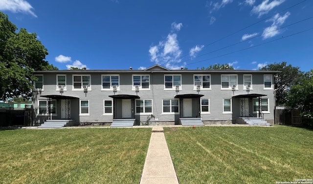 view of front of house featuring a front yard