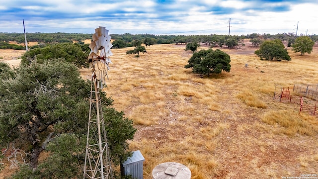 view of yard featuring a rural view