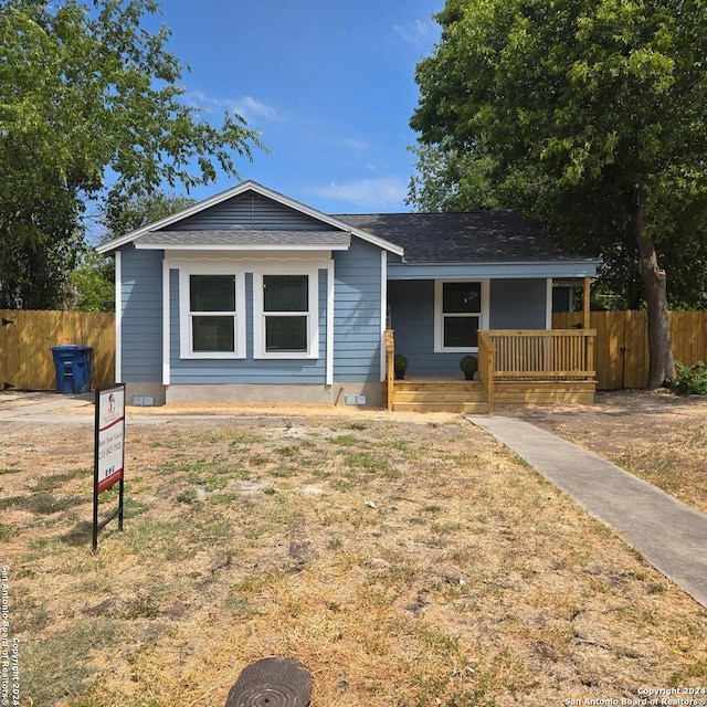 single story home featuring a porch