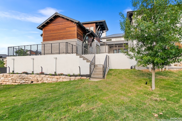 view of front of property with a front lawn