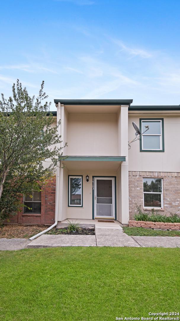 view of front facade with a porch and a front lawn