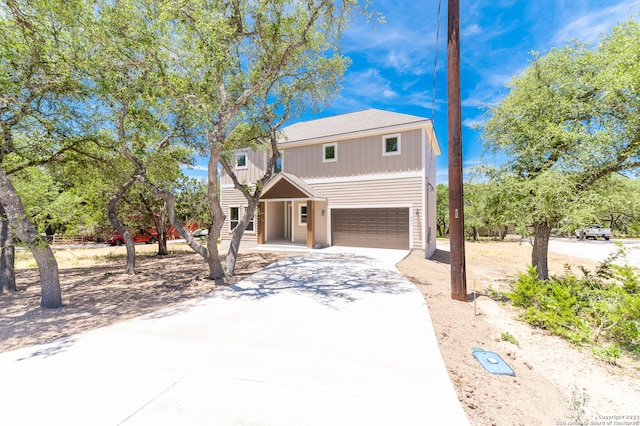 view of front property featuring a garage