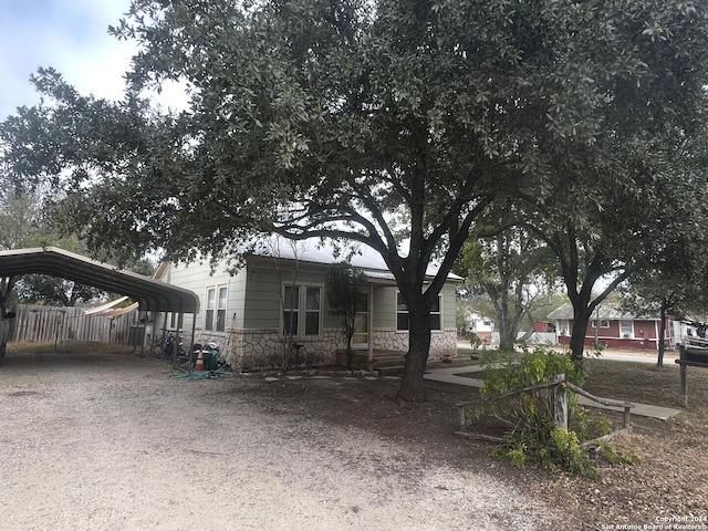 view of front of property featuring a carport