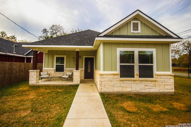 view of front facade with a porch and a front yard