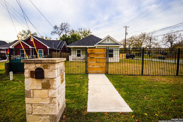 exterior space featuring a front yard