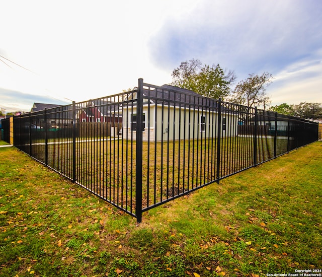 view of gate featuring a lawn