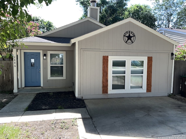 view of front of property