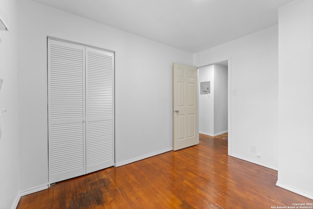 unfurnished bedroom featuring hardwood / wood-style floors and a closet