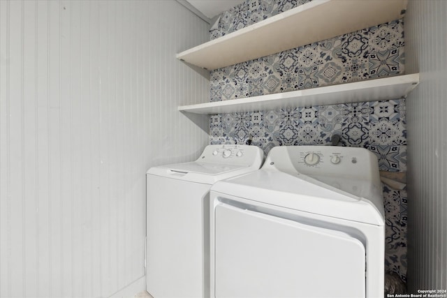 laundry room with washing machine and clothes dryer