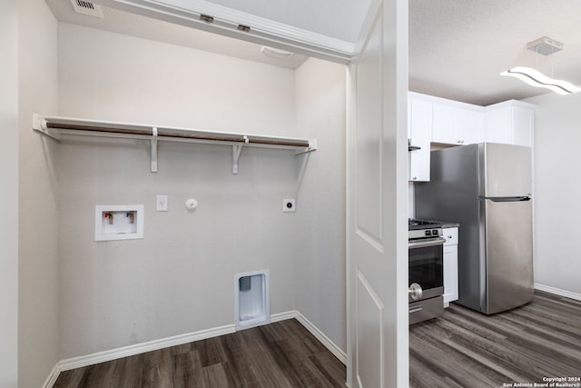 washroom featuring washer hookup, electric dryer hookup, hookup for a gas dryer, dark hardwood / wood-style floors, and a textured ceiling