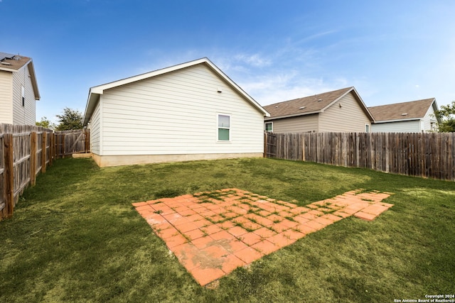 view of yard with a patio