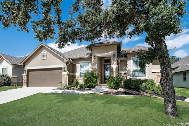 view of front facade featuring a front lawn and a garage