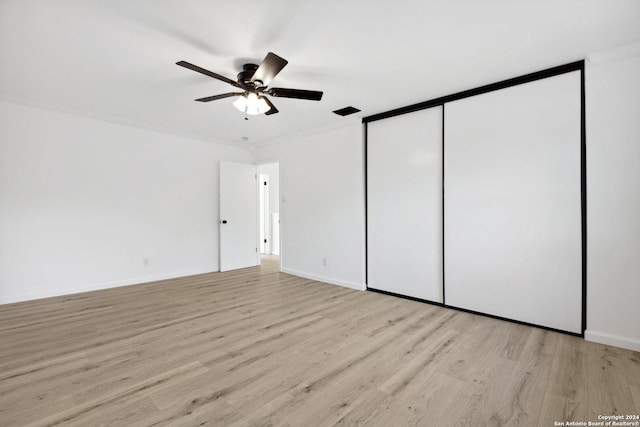 unfurnished bedroom with light hardwood / wood-style flooring, ceiling fan, and crown molding