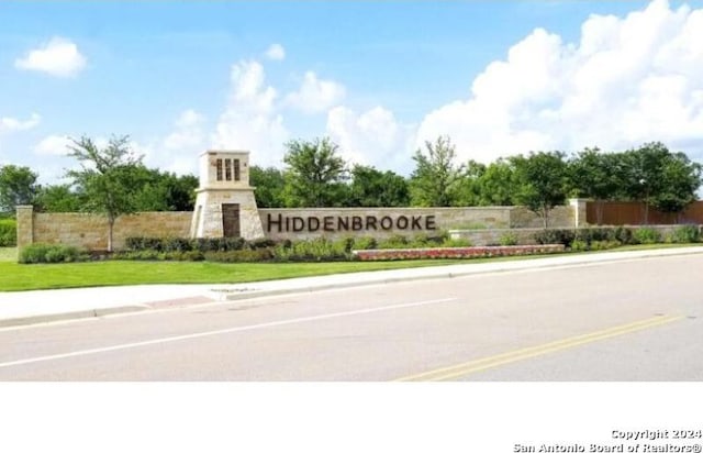 view of community / neighborhood sign