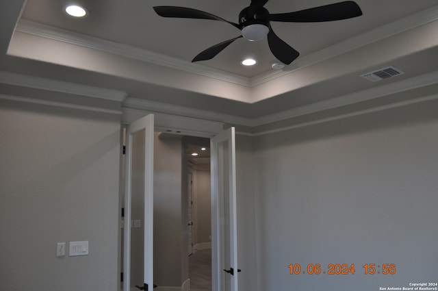 details with ceiling fan and ornamental molding