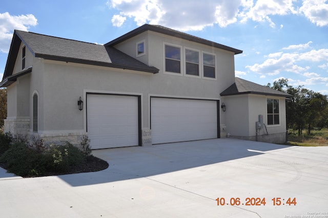 view of front of property featuring a garage