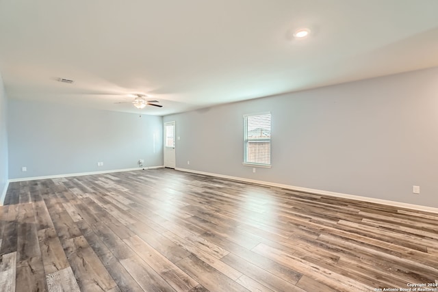 unfurnished room with wood-type flooring and ceiling fan