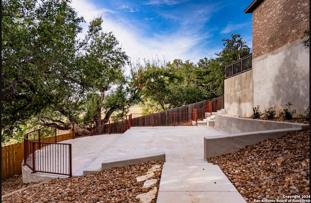 view of yard featuring a patio