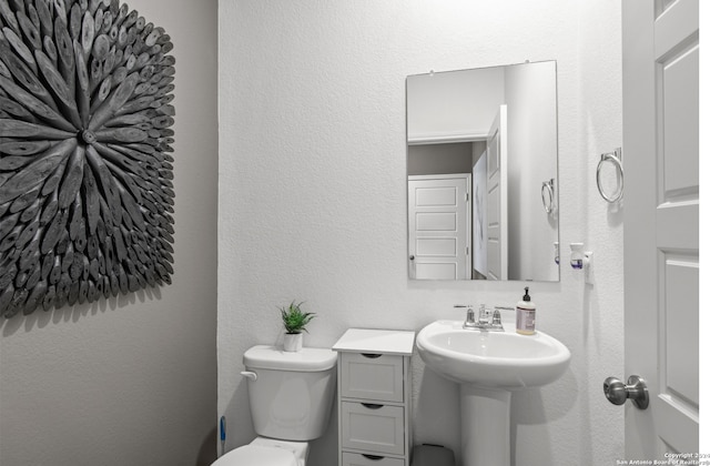 8156 Smithers Ave, San Antonio, TX 78252 - bathroom featuring toilet and a textured wall