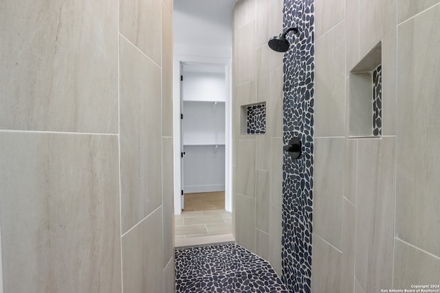 bathroom featuring tiled shower