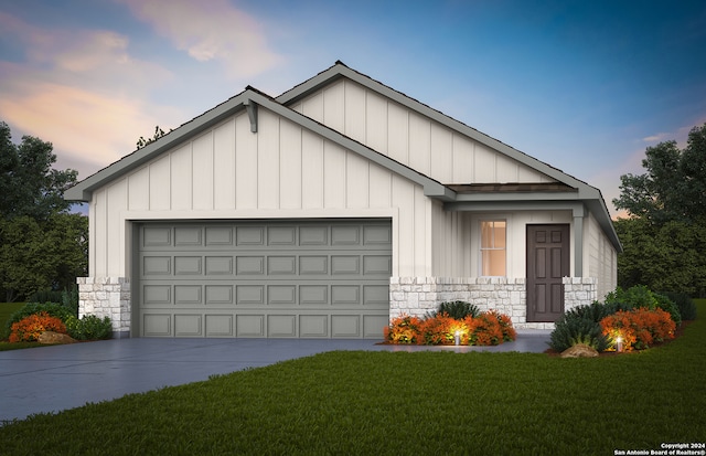 view of front of property featuring a lawn and a garage