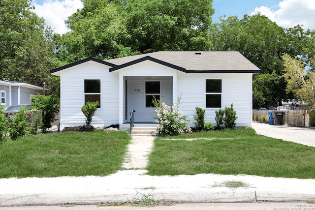 view of front of home with a front lawn