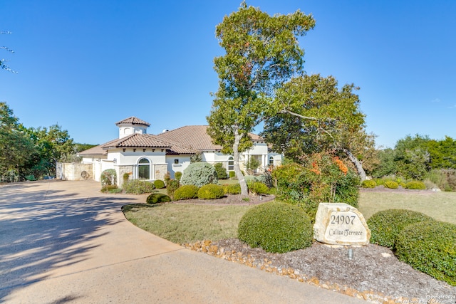 view of mediterranean / spanish-style house