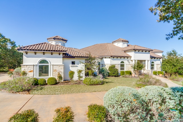 view of mediterranean / spanish-style home