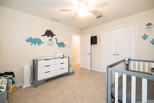 bedroom with ceiling fan and a crib