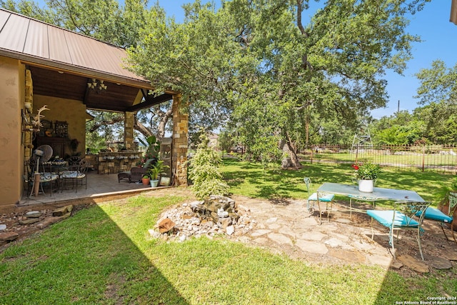 view of yard featuring a patio