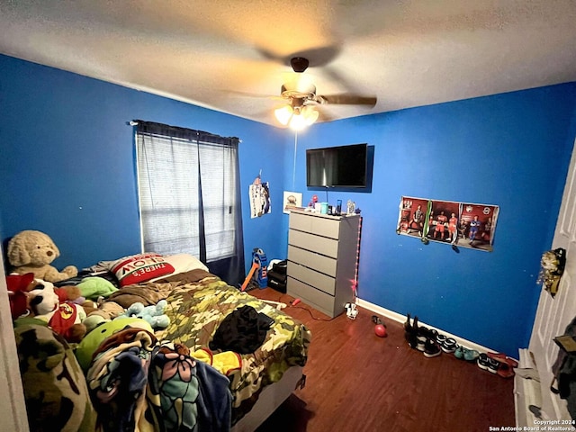 unfurnished bedroom featuring ceiling fan, a textured ceiling, and hardwood / wood-style flooring