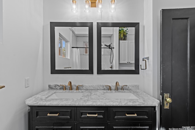 bathroom featuring a shower with shower curtain and vanity