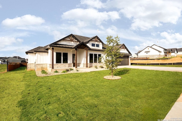 craftsman house featuring a front lawn and a garage