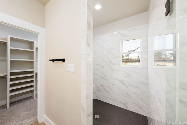 bathroom featuring a tile shower