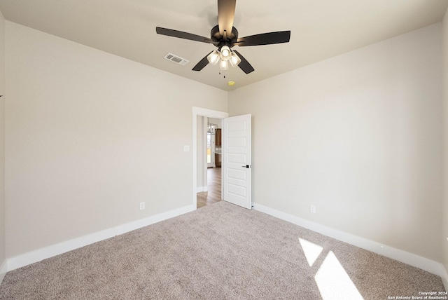 carpeted empty room featuring ceiling fan