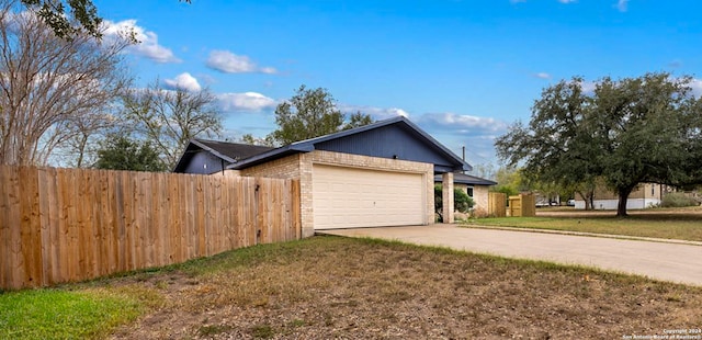 view of front facade with a garage