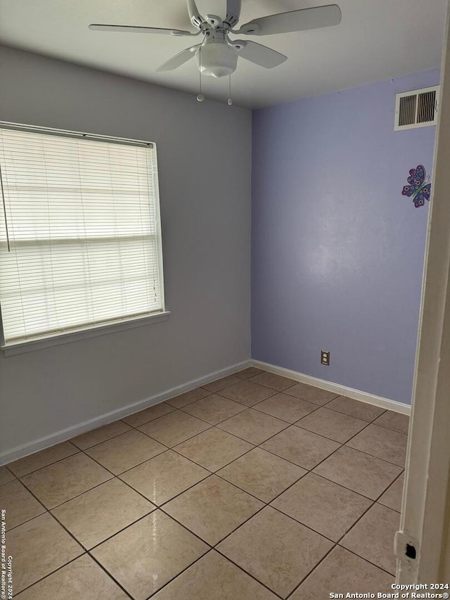 unfurnished room featuring light tile patterned flooring and ceiling fan