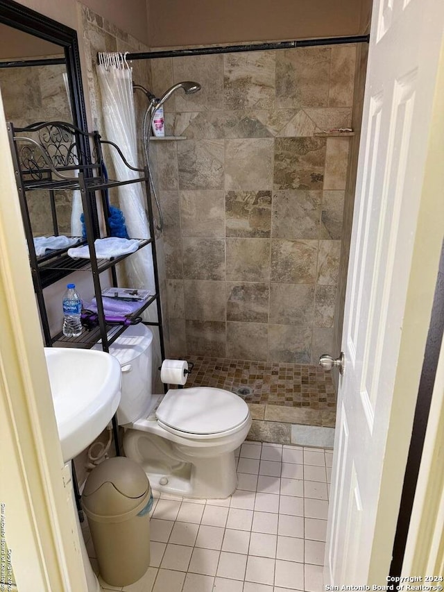 bathroom featuring tile patterned flooring, curtained shower, and toilet